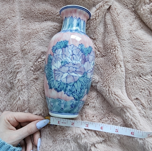 Floral hand painted ceramic vase small Chinese Chinoiserrie decor 8.5" Unique - Picture 7 of 7